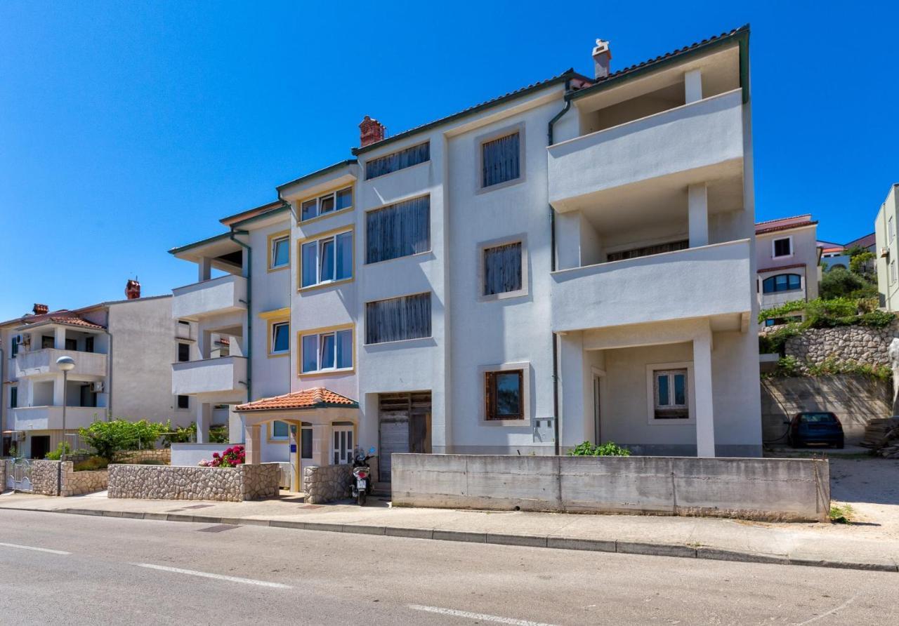 Apartments With A Parking Space 말리로시니 외부 사진