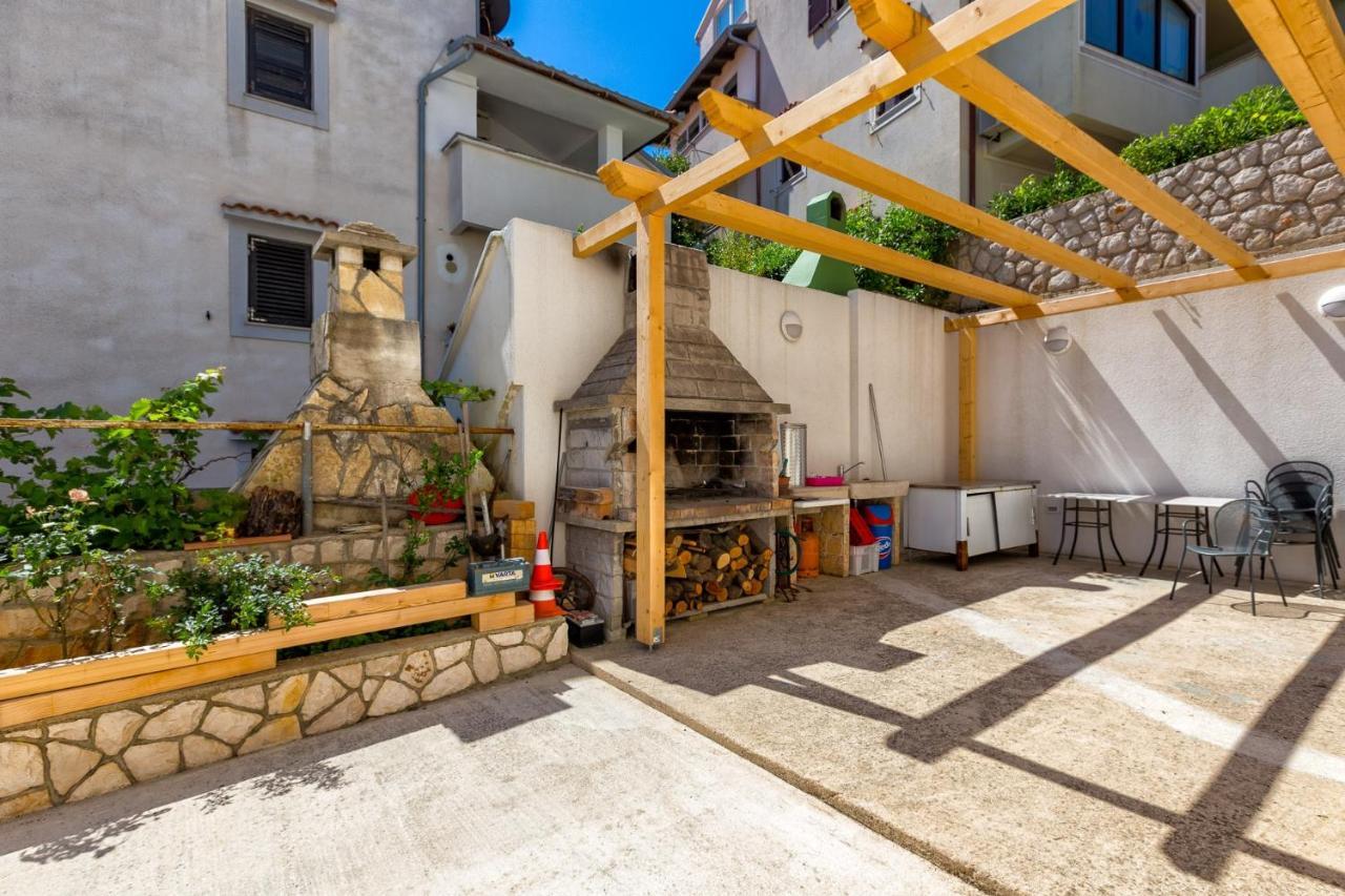 Apartments With A Parking Space 말리로시니 외부 사진
